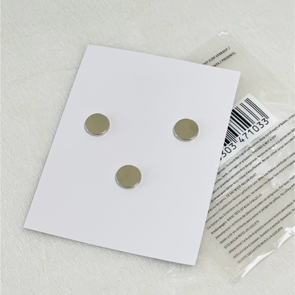 PERFECT MARC JACOBS Magnetic Pins Set - Picture 3 of 6